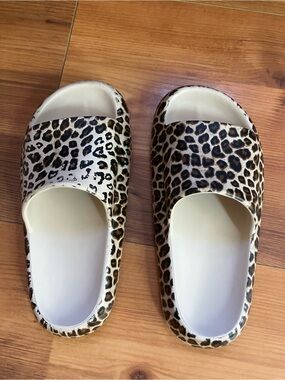 Leopard Print Slide Sandals - Neutral/Cream US size 7-8